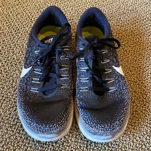 Nike - Women’s Free RN Distance Sneaker (size 7)